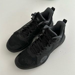 Basketball black Nike sneakers
